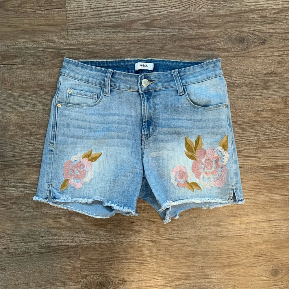 Kensie Jean shorts with embroidery detail
